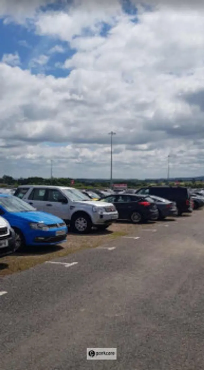 Official East Midlands Airport Parking image 3